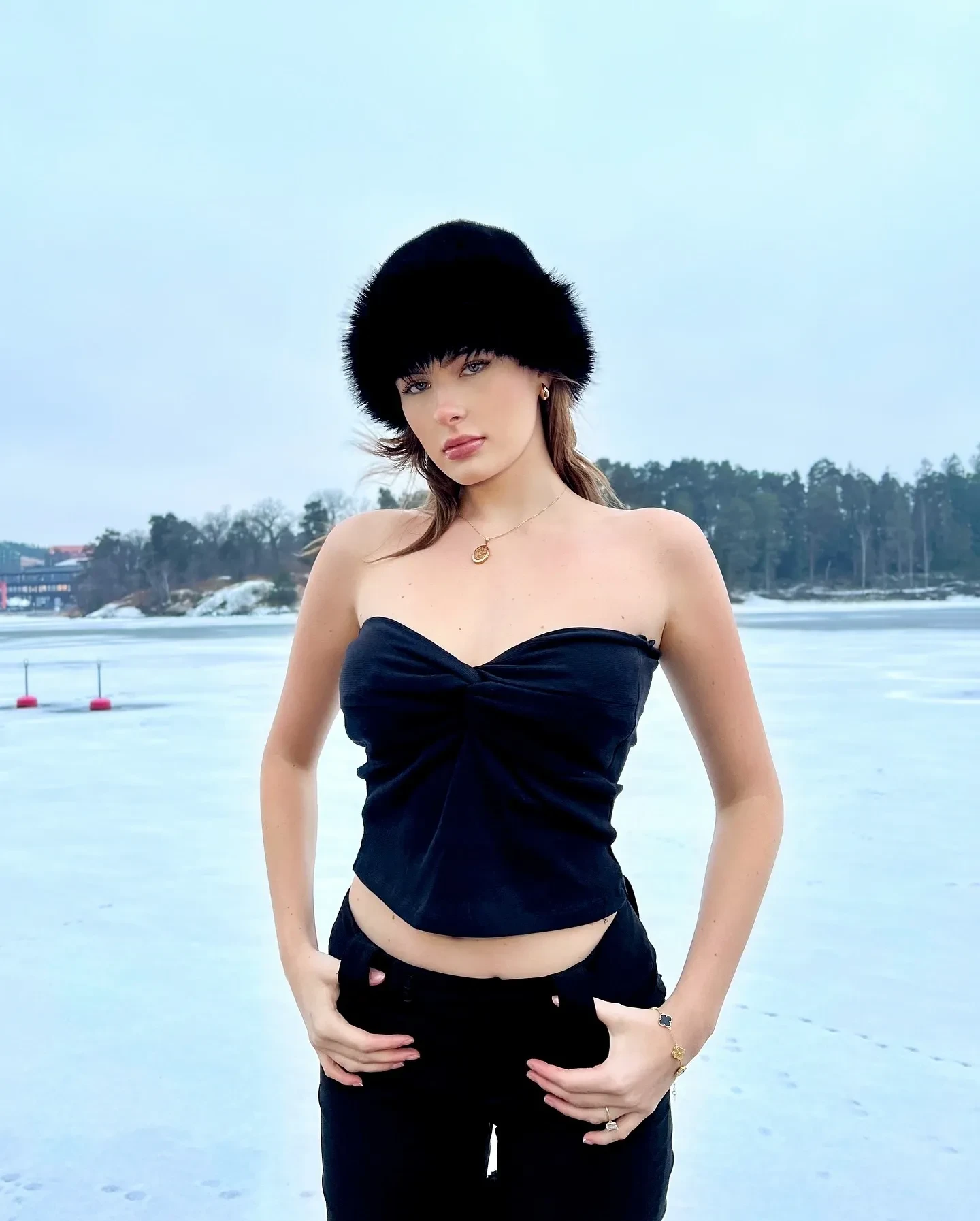 瑞典模特兒Julia Grop因扮夏蘭特Reels而爆紅