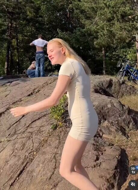 瑞典模特兒Julia Grop因扮夏蘭特Reels而爆紅