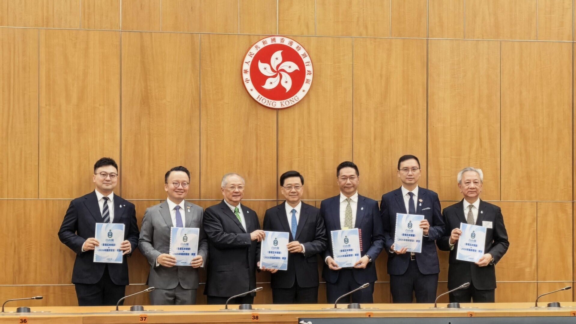 自由黨今日向行政長官李家超，提交《香港五年規劃》及《施政報告》建議