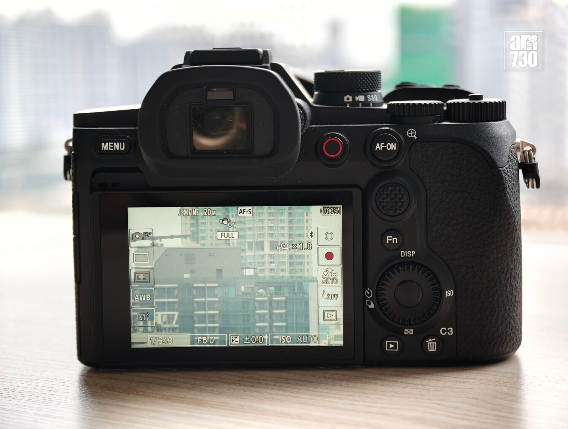 Sony RX10 V更換了按鍵布局並加入更多快捷鍵。