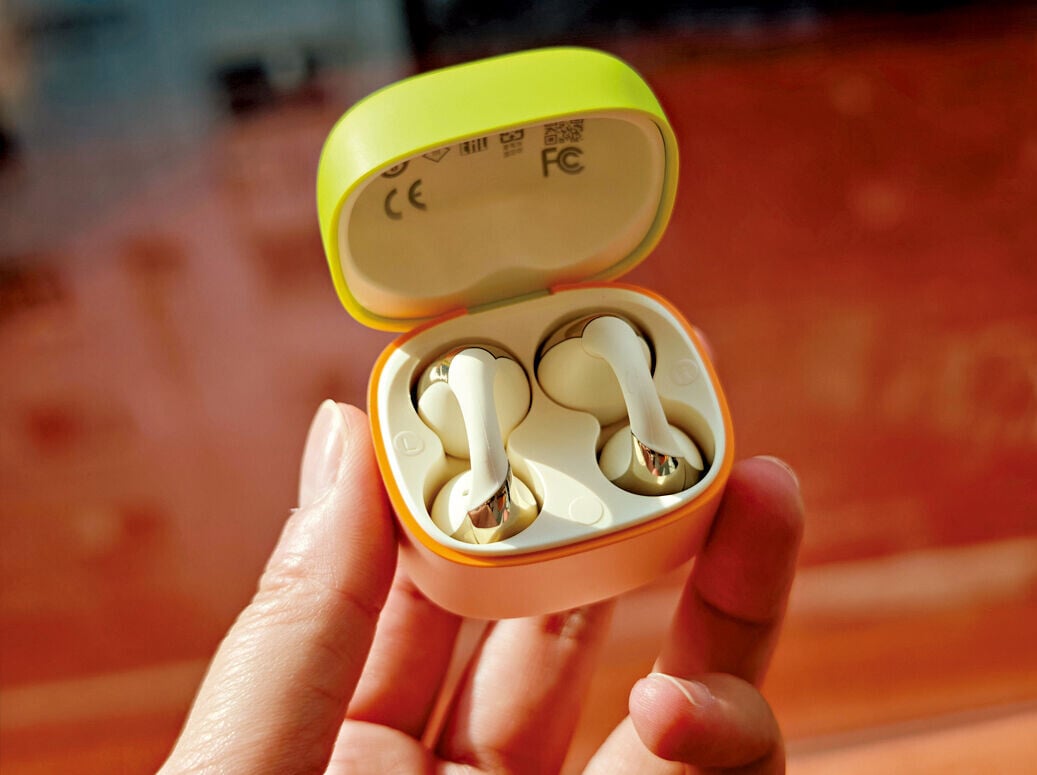 如珠寶盒般的充電盒,綜合續航力達78小時。