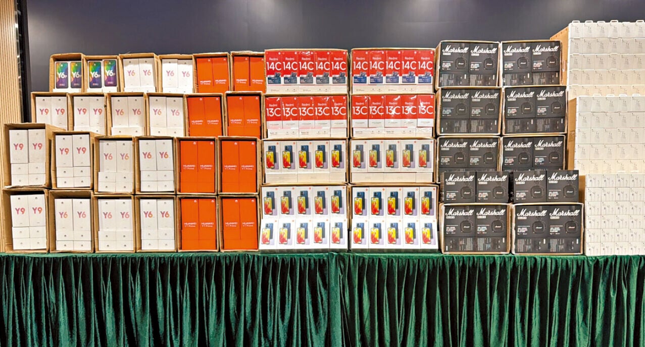 設網站八折賣假REDMI華為電話 貿易公司3高層被捕