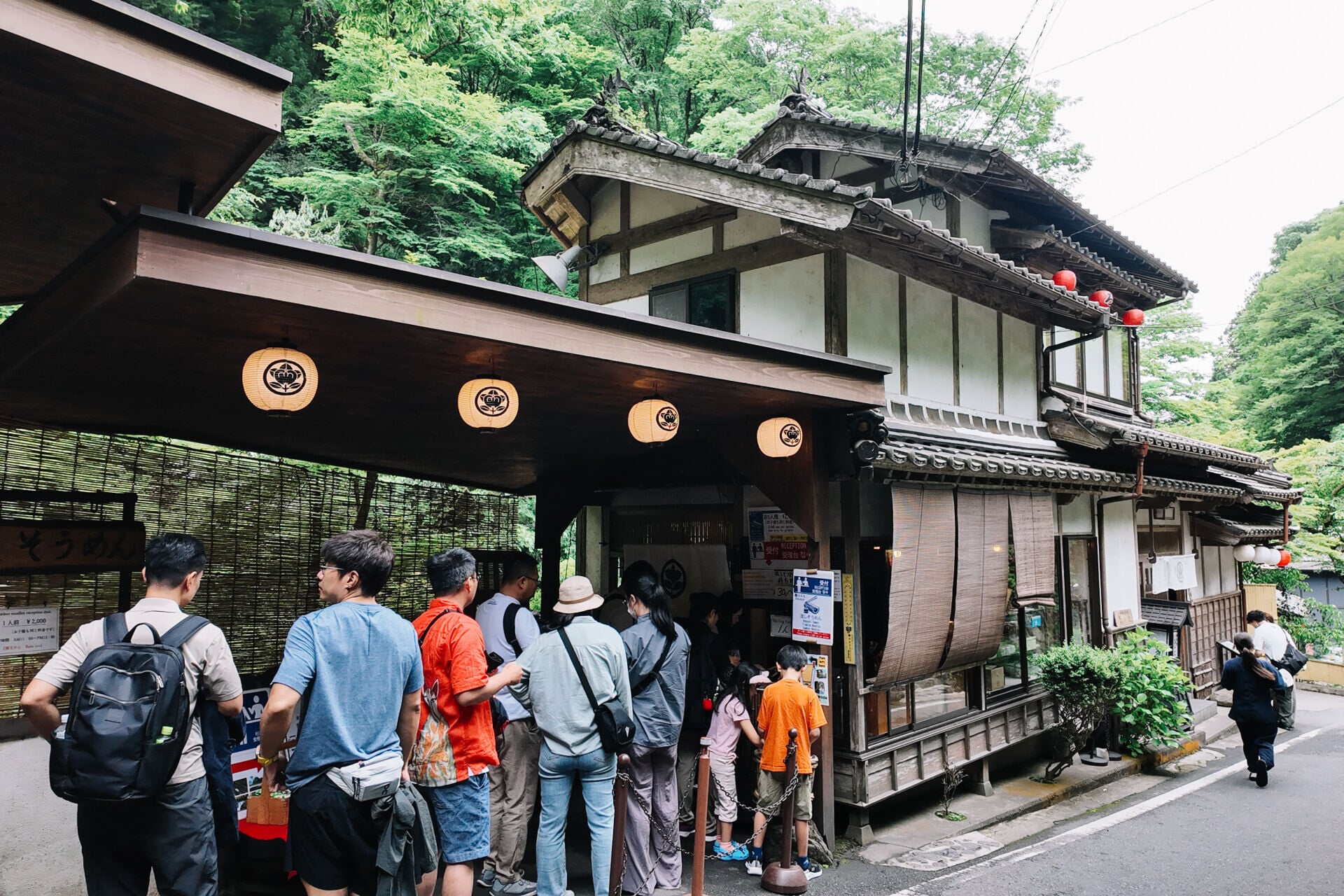 川床流水麵餐廳「ひろ文」。