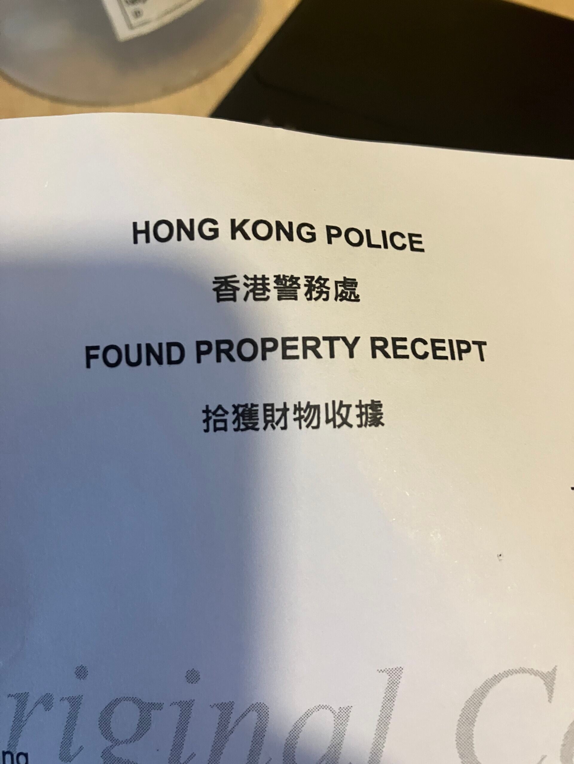 有網民在救世軍家品店以85元購買動漫手辦模型,打開包裝盒後,竟然發現裡面竟然是多盒「煙彈」,於是報警求助。(Threads)