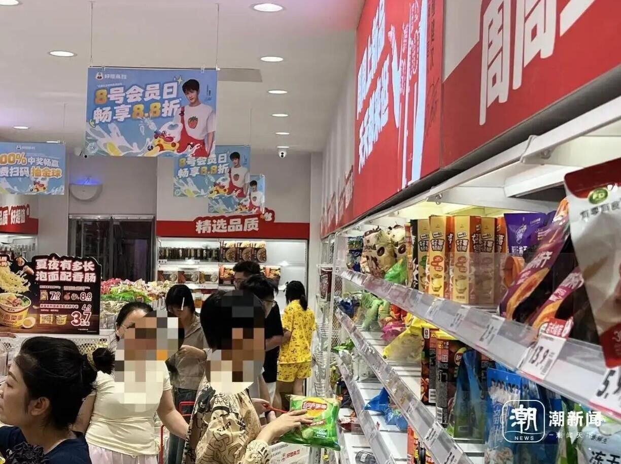 颱風巴威|杭州零食店在7月9日晚上出現人潮