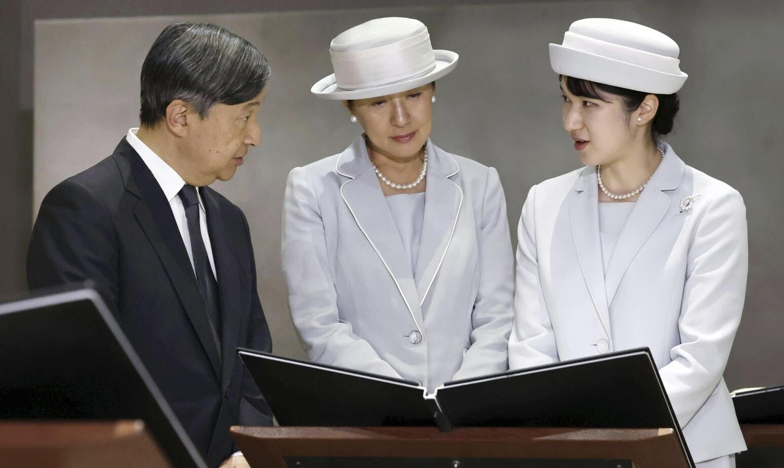 日皇德仁、皇后雅子以及愛子公主（左至右）。（圖／美聯社）