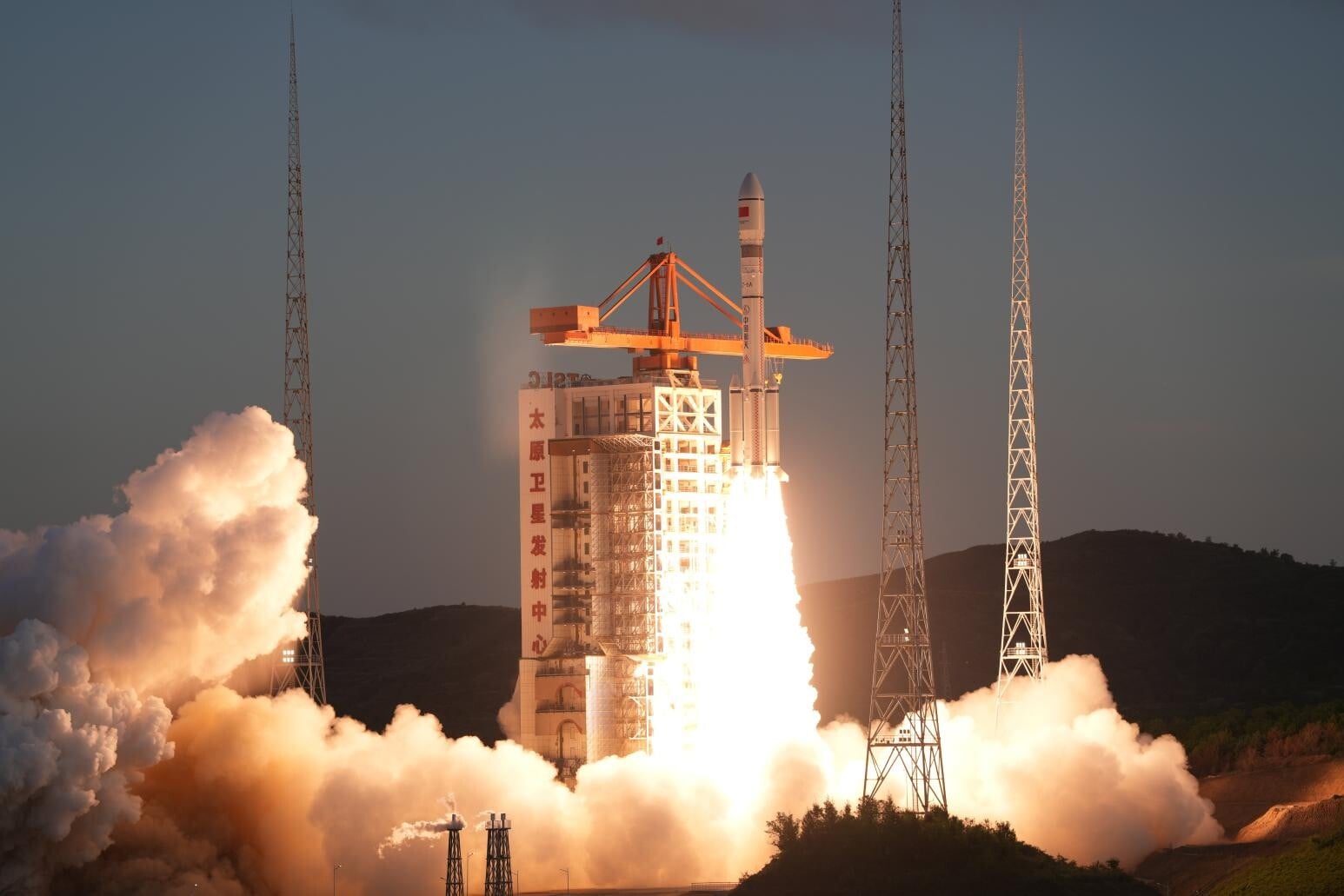 長征六號火箭4日送千帆極軌11組衛星成功入軌。(圖/新華社)