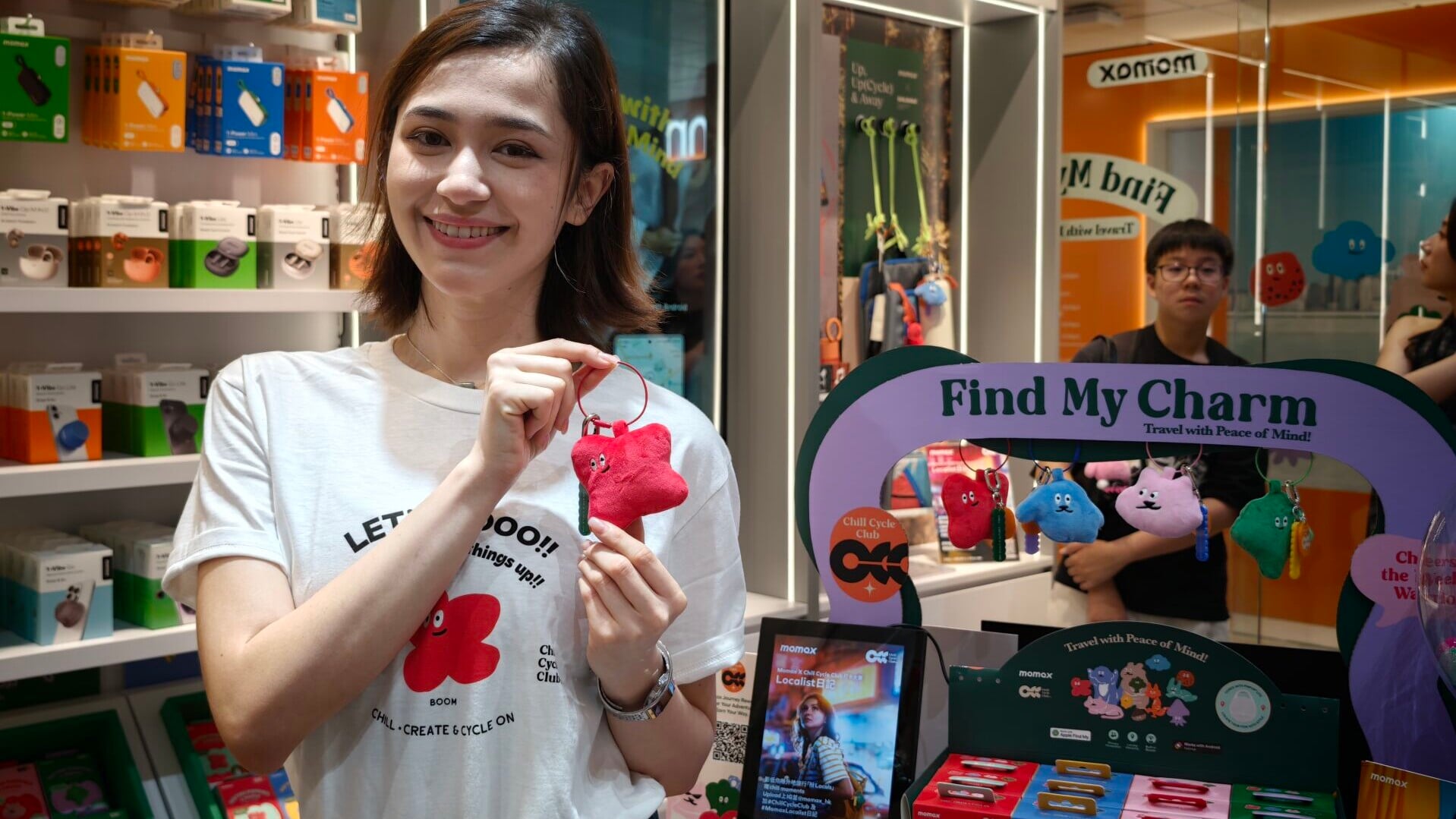 Momax全港最大品牌店進駐屯門，以旅遊為主題。