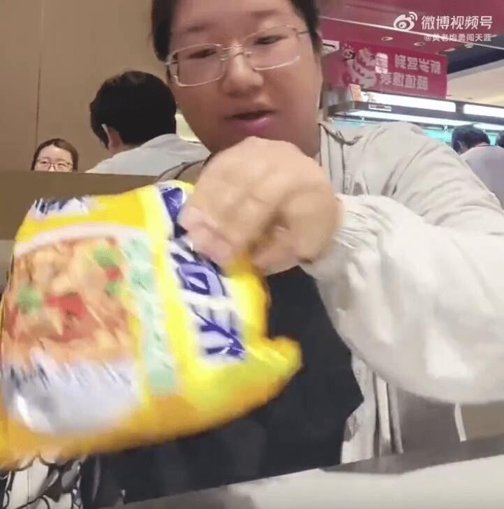 上海女子自備食材到海底撈用餐。（圖／翻攝微博）