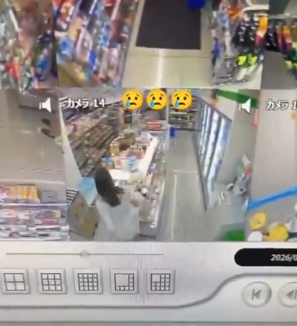 池袋大便|白衣女便利店走到貨架後方蹲下