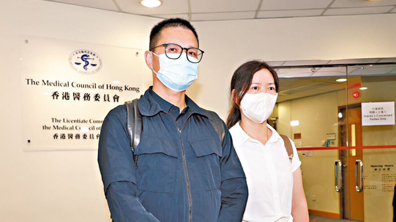 拖延16年的黎遠建案觸發醫委會改革；圖為黎遠建父母。(資料圖片)