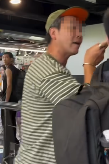 旺角星際城市商場一對中年男女與另一對黑衫年輕男女因碰撞問題發生爭執,其中戴綠色鴨舌帽的中年男子情緒激動大聲呼喝年輕男女,即使年輕男子道歉後,綠帽男仍未停止,更多次推撞及指罵年輕男女,更喝斥:「對唔住就走啦!躝啦!」(IG)
