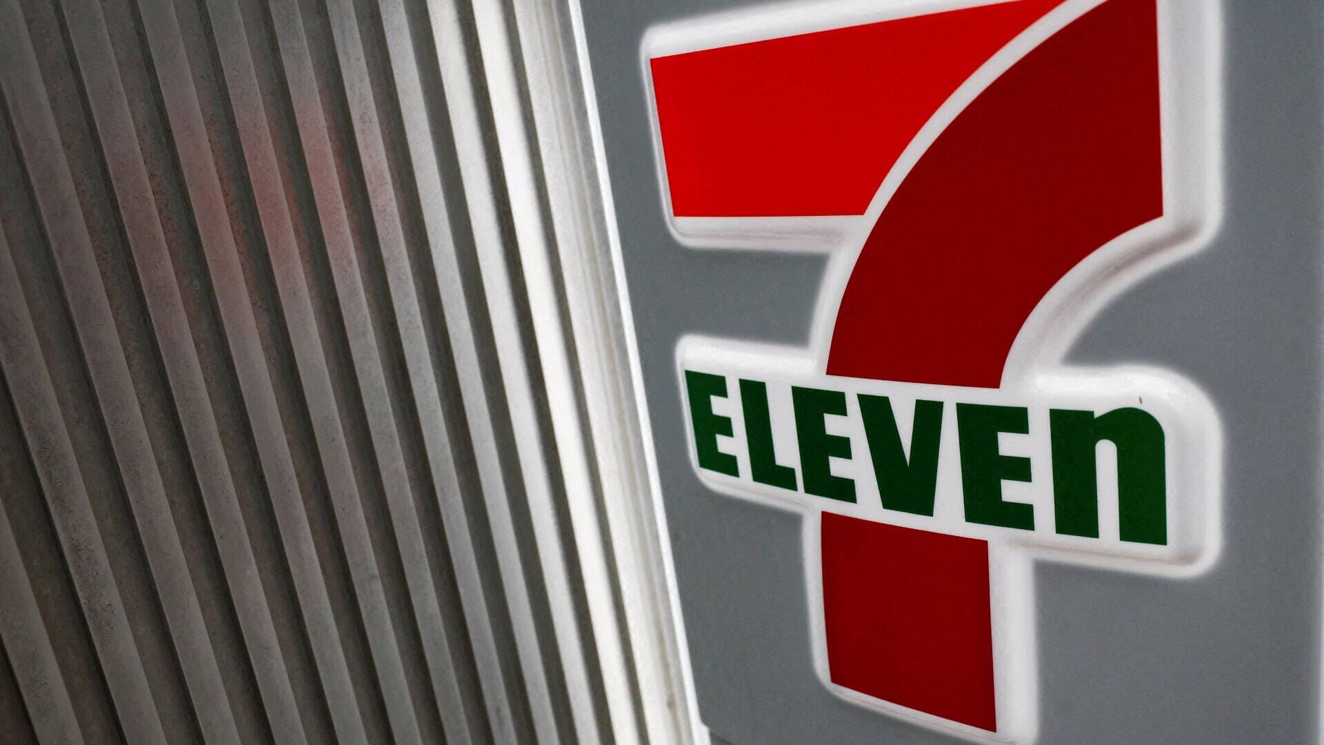據報7-Eleven母公司正考慮向軟銀和日本電子支付平台PayPay出售部分股權。(資料圖片/路透社)