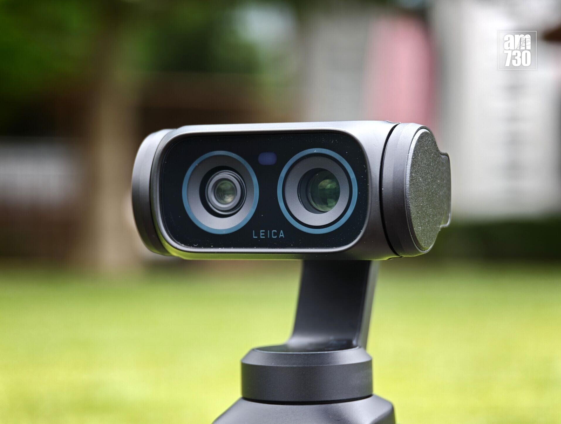 Insta360 Luna Ultra具備Leica Summicron雙鏡頭。