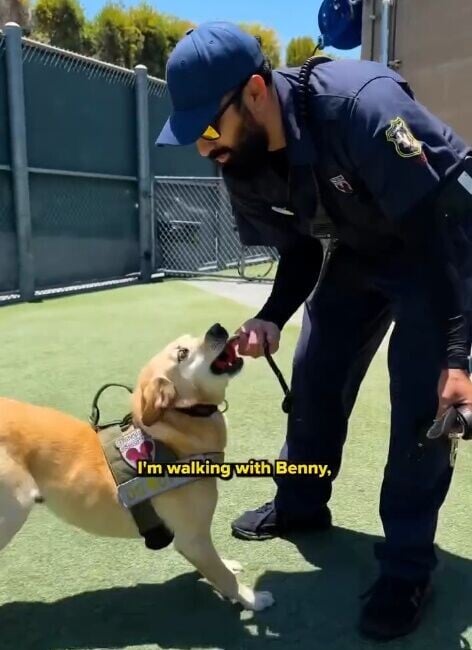 Benny的拍檔領犬員Kevin。(IG)