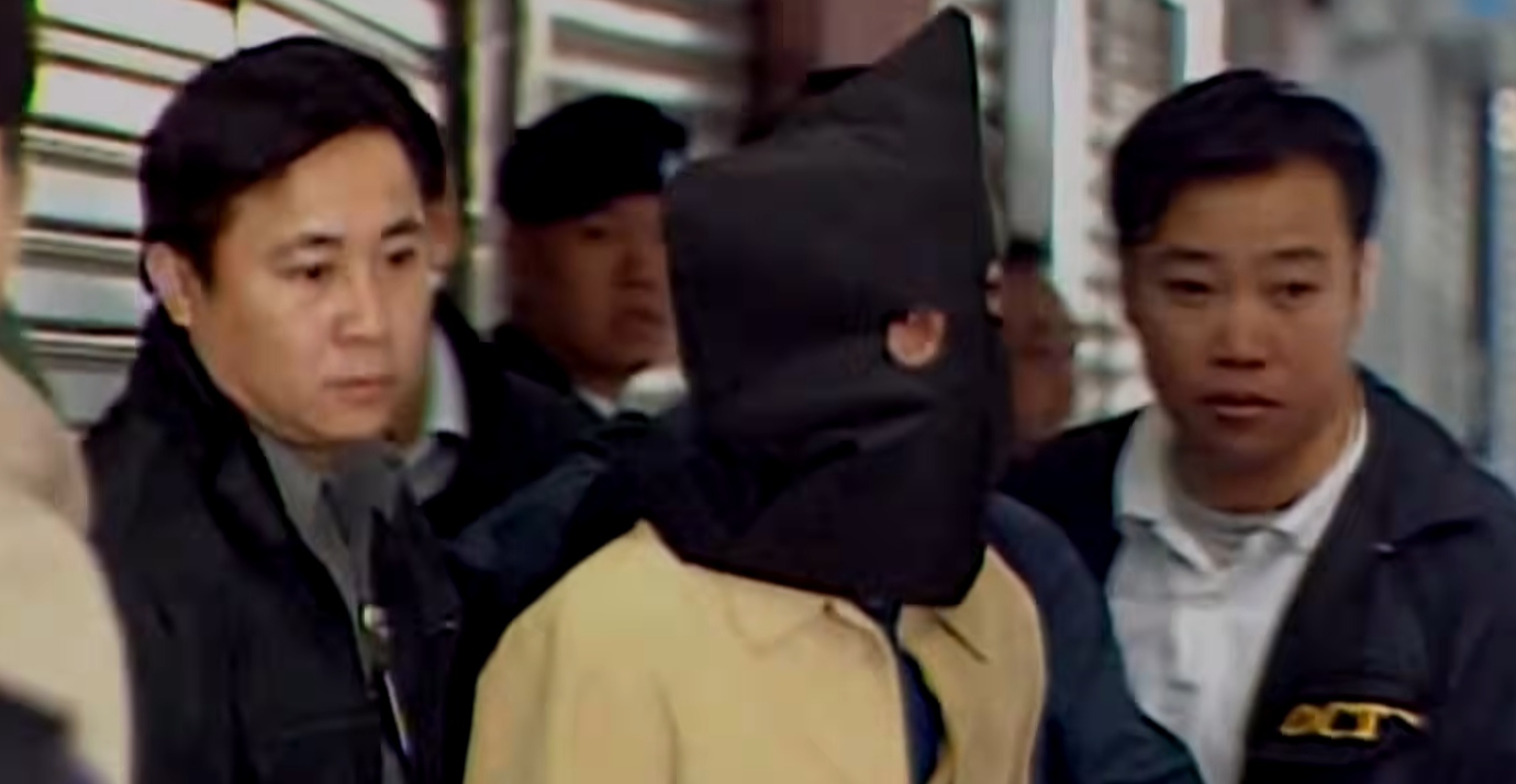 季炳雄於2003年在佐敦文景樓被特別任務連拘捕,最終他被判處監禁24年。(電視畫面)