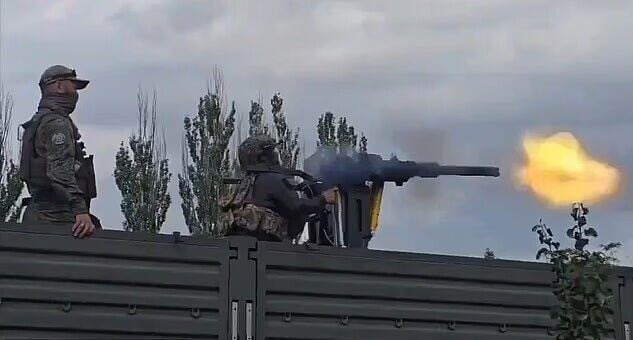 俄軍機槍失控