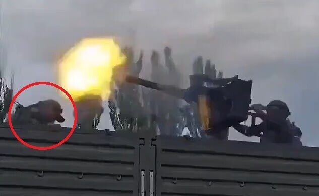 俄軍機槍失控