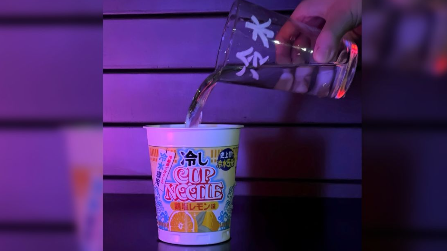日清食品周一(13日)宣布推出CUP NOODLE品牌創立55年來首款「冷杯麵」，顛覆過去既定印象，泡麵使用冷水沖泡，官方提醒切勿使用熱水，售價為285日圓（約14港元），將於7月20日於日本發售。
