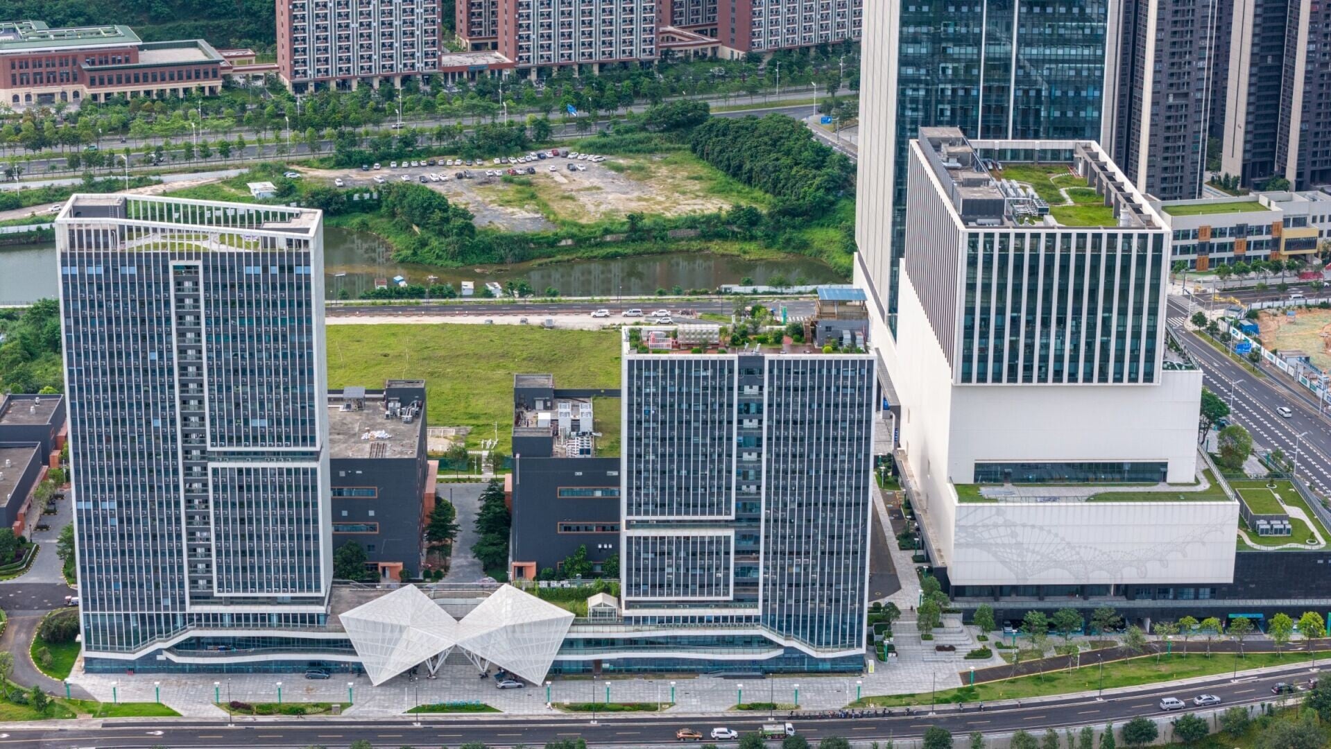 於光明城站換乘到「科學線路」6號支線,直達光明區另一科技園區,其中光明科學城生命科學專業園區,聚焦生物醫藥,通車後勢將加速成果轉化。(圖片來源:視覺中國)