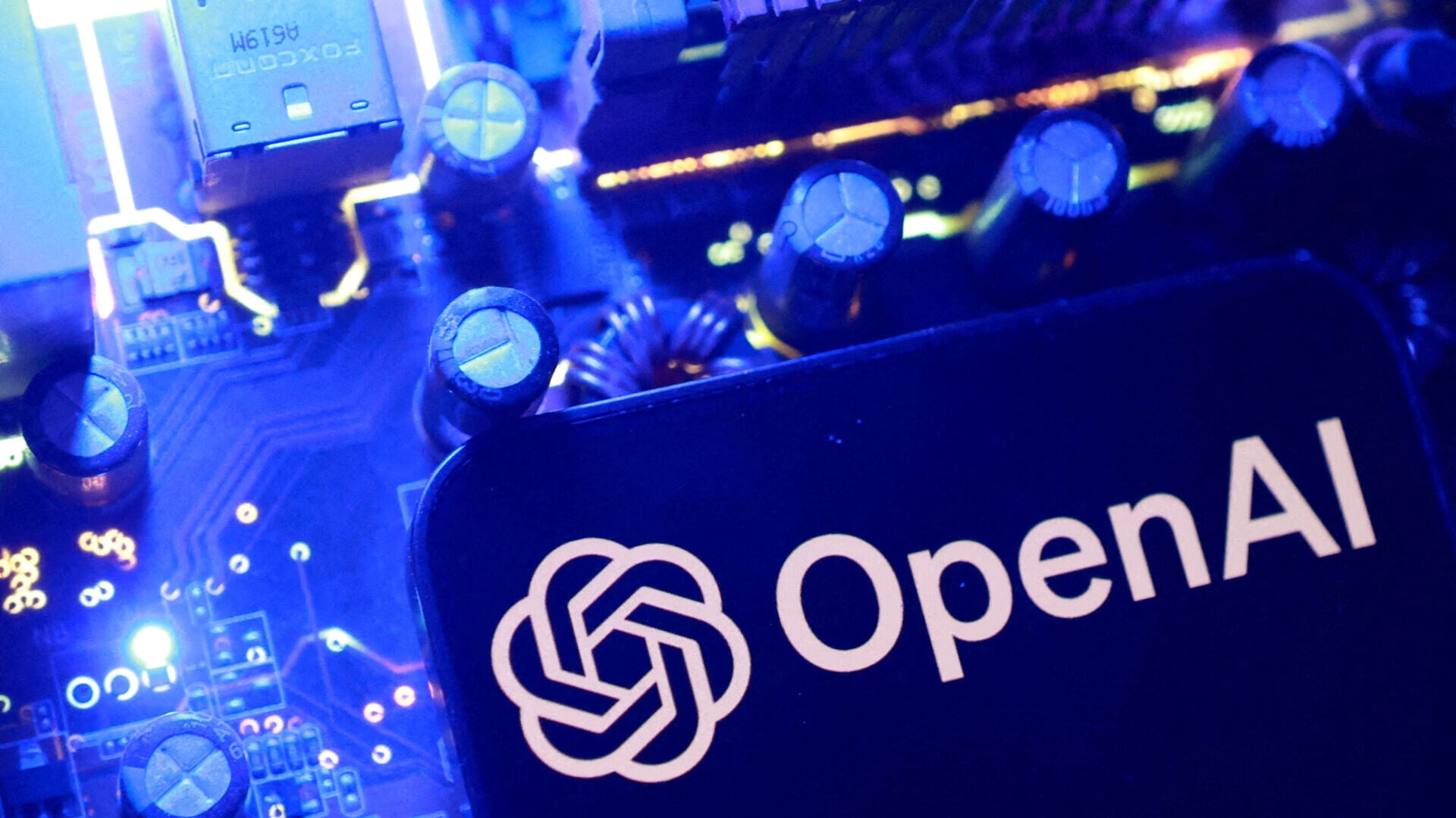 OpenAI被蘋果起訴，引馬斯克嘲諷「偷走了蘋果的全部手機技術」。