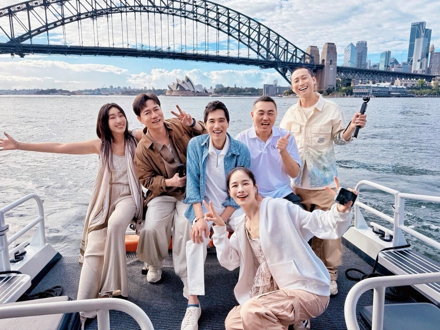 由隋棠、藍正龍、浩子、陳隨意及美食YouTuber千千主持的跨國真人騷《請世界吃桌》