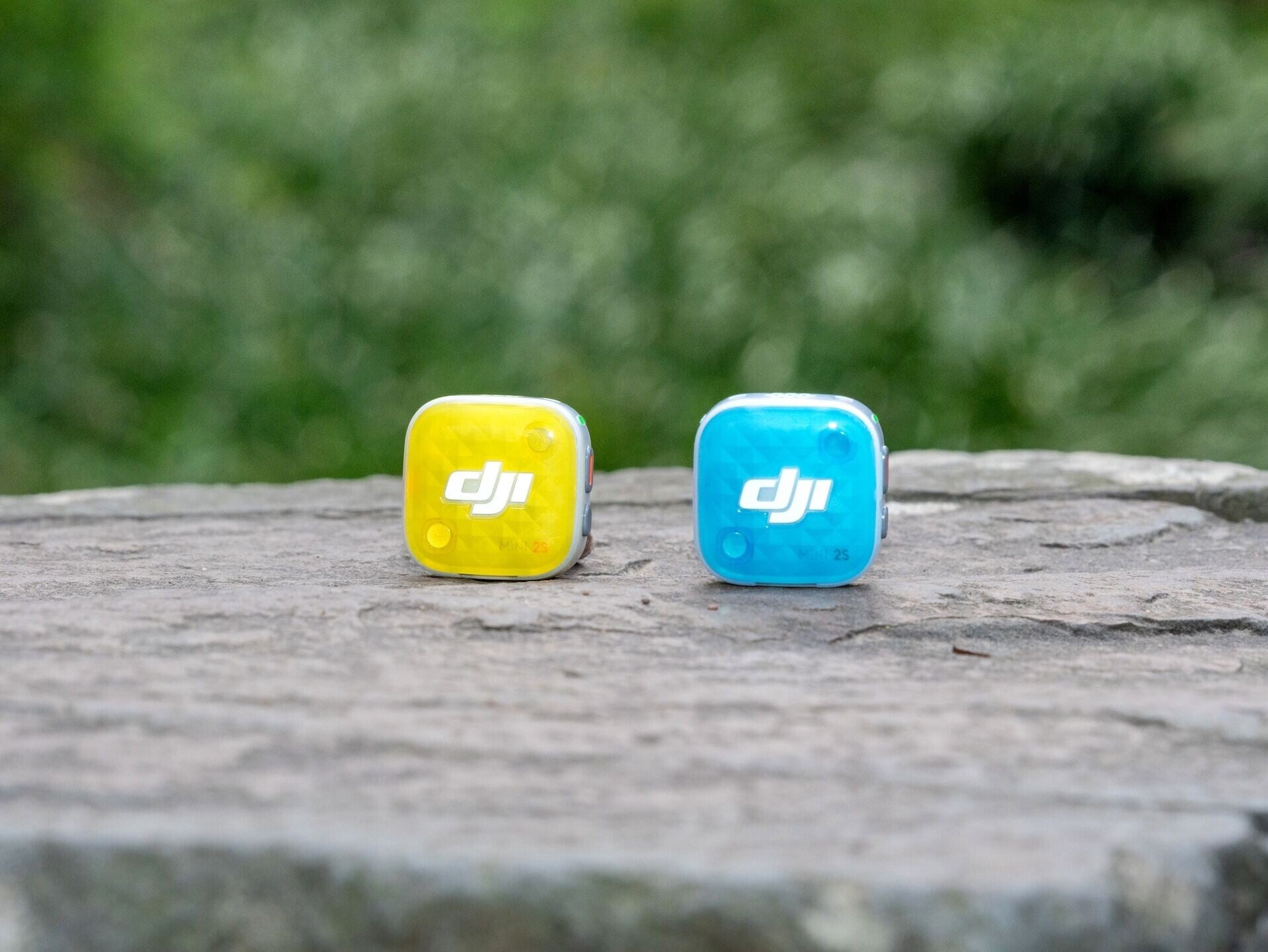 DJI Mic Mini 2S迷你咪高峰可自由搭配不同色彩的磁吸前蓋。