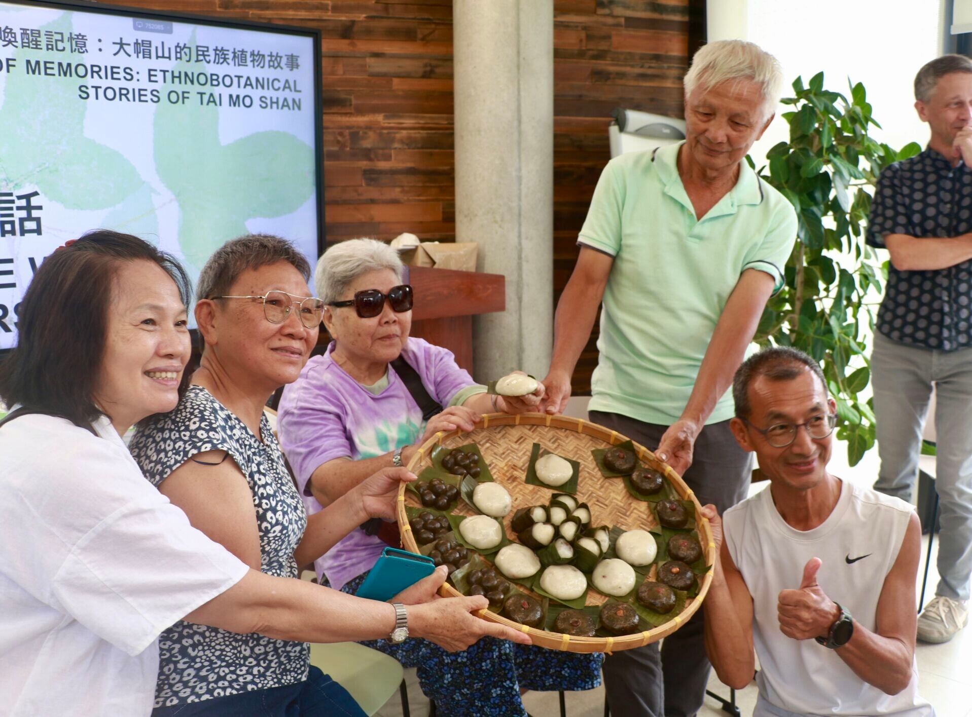 道理農場暨植物園於園內舉行70 週年夏日慶祝活動預覽及專題展覽開幕禮,邀請大帽山川龍村的村民分享