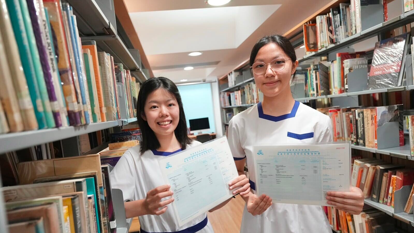DSE放榜2026｜拔萃女書院兩名狀元程熹(左)和羅苡庭(右)
