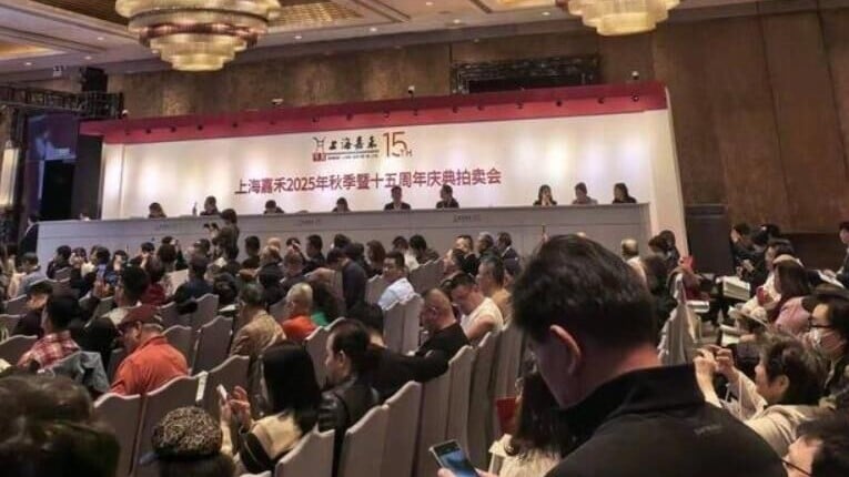 其中一場設「暗樁」的拍賣會。（圖／翻攝《網易》）