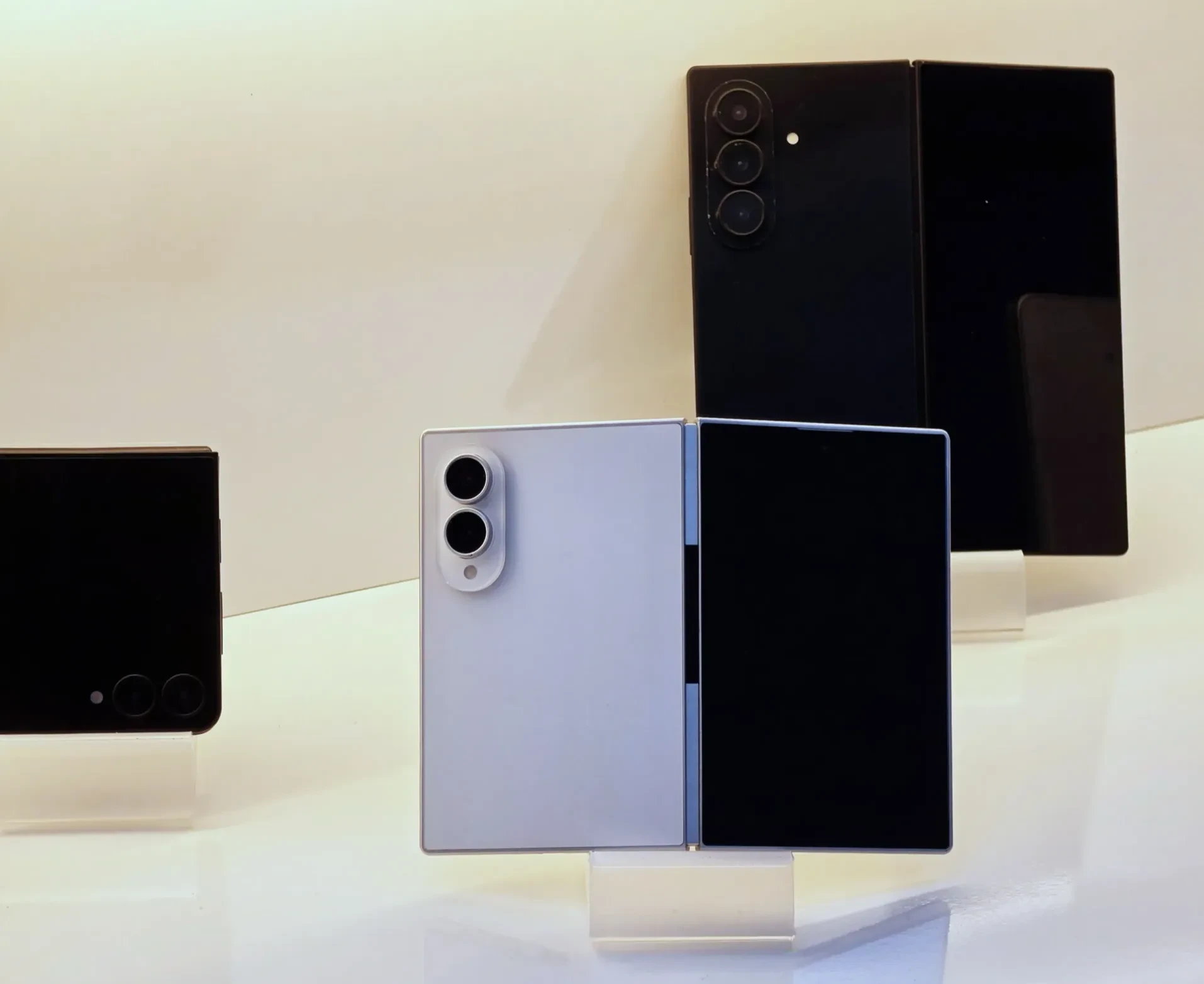 Samsung Galaxy Fold 8被網民發現在韓國展示。(網上圖片)