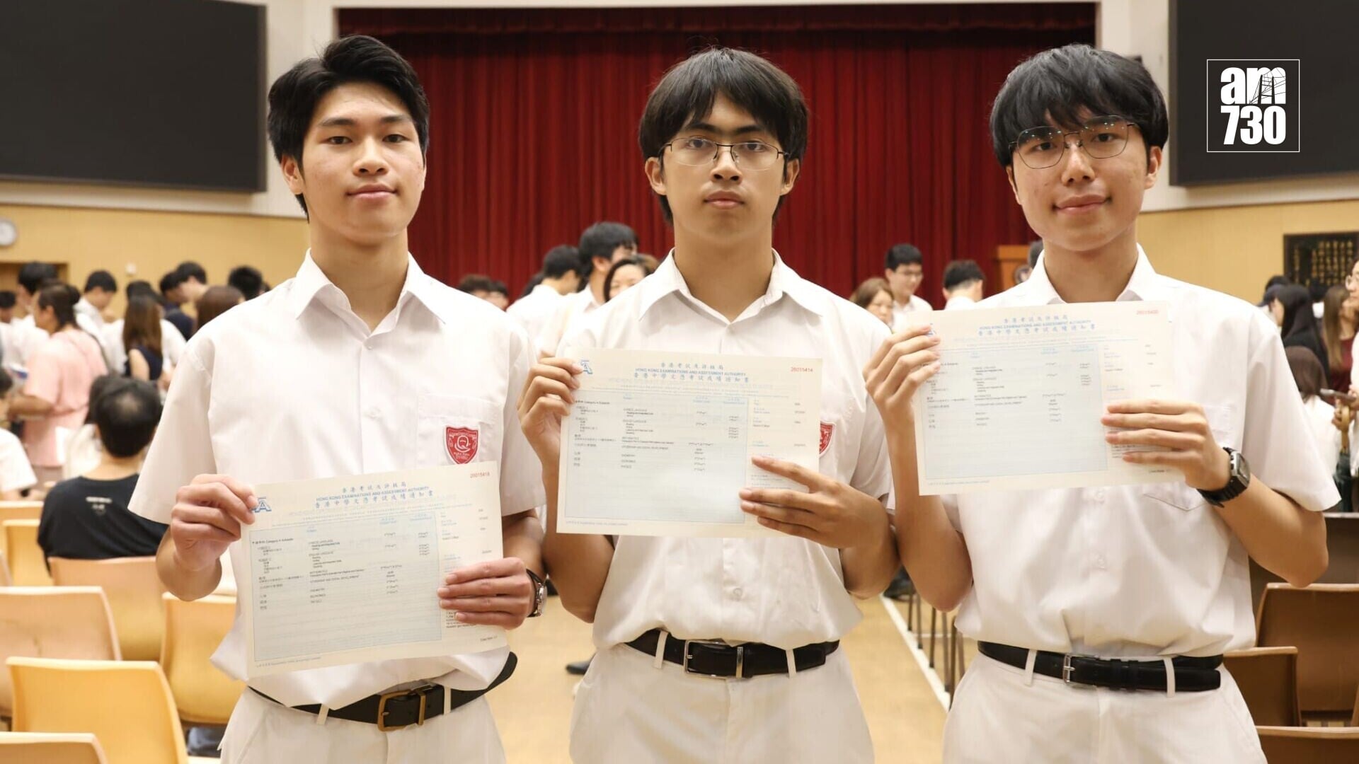DSE放榜2026｜皇仁書院超級狀元吳家穎(中)、狀元趙汝謙(右)及唐明德(左)。(林俊源攝)
