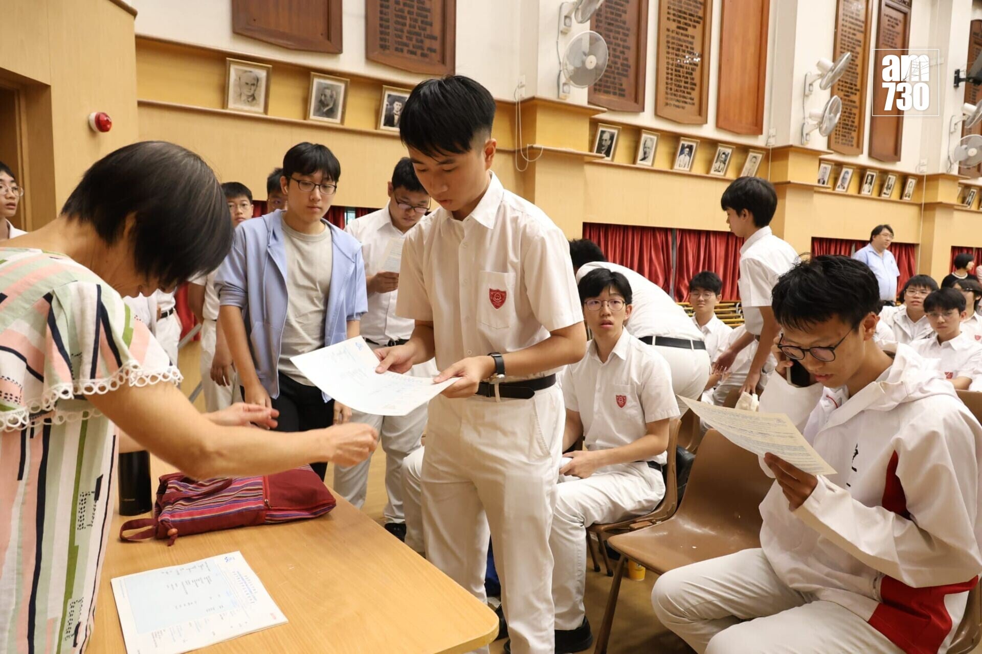 DSE放榜2026|皇仁書院放榜。(林俊源攝)