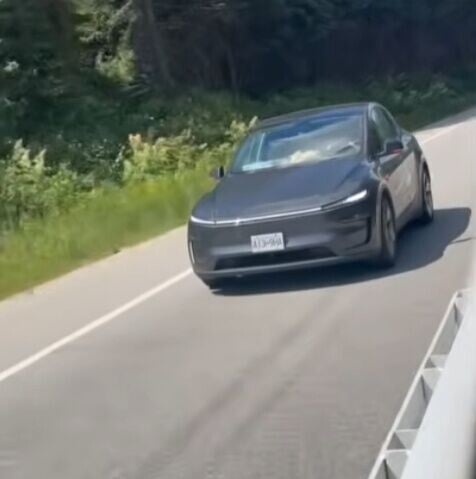 車速約維持在時速100公里。(YT)
