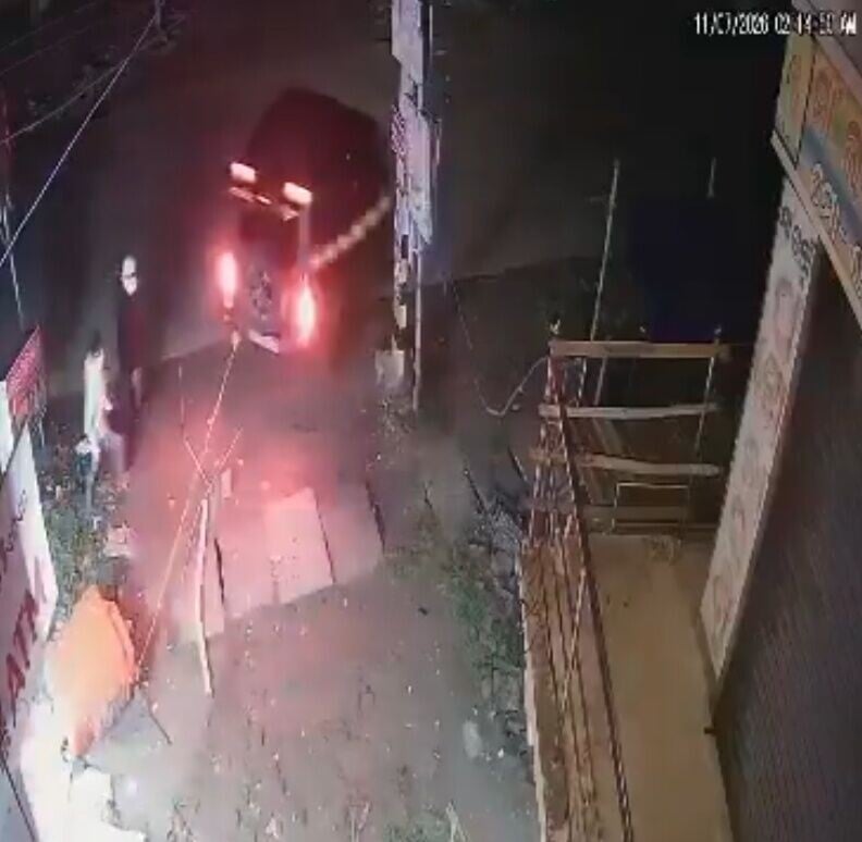 00032