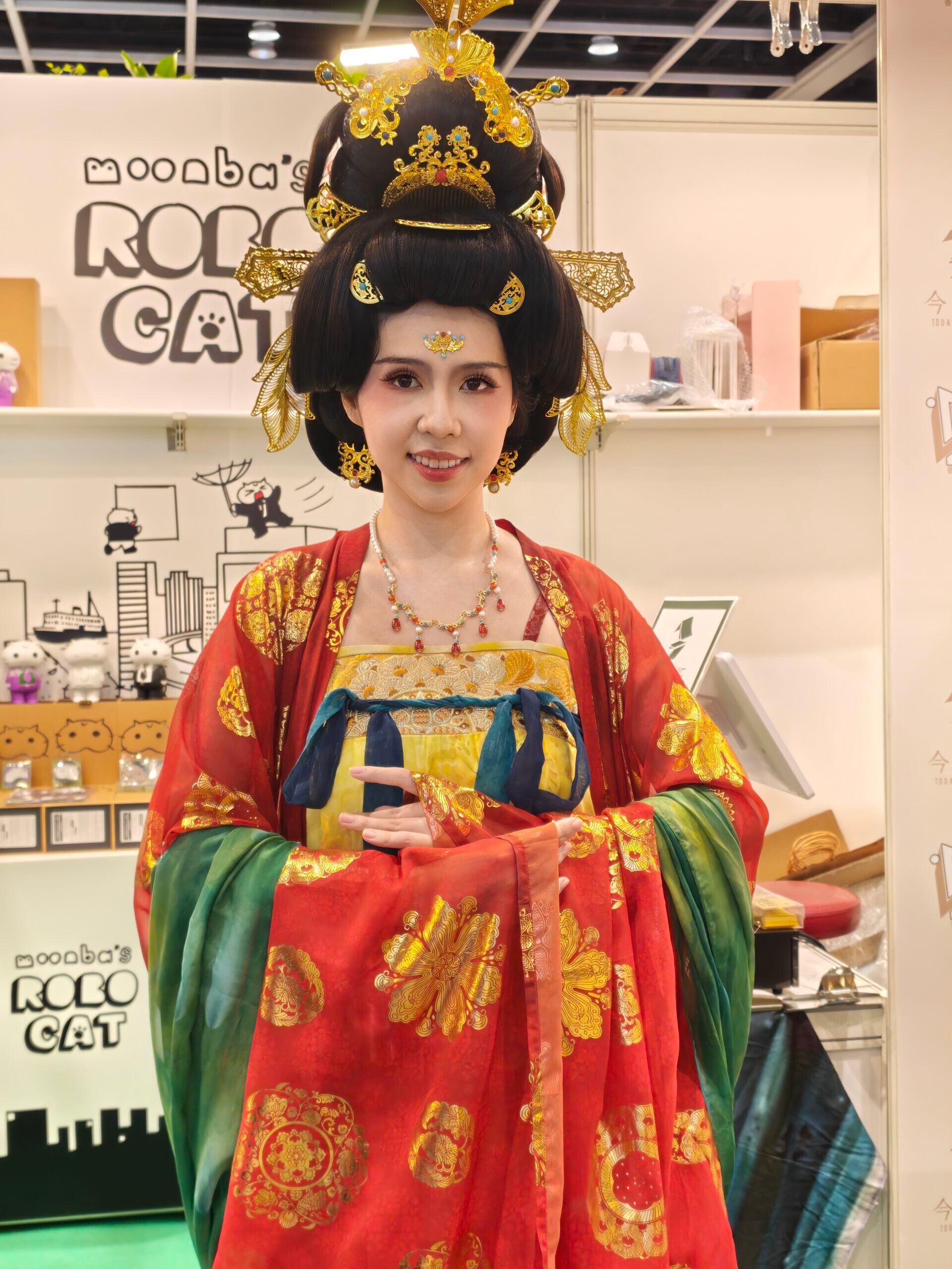 陳美濤以武則天造型現身書展2.jpg