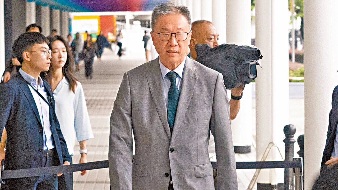 昨日的聽證會由居民和政府代表陳辭；圖為委員會主席陸啟康。(蘇文傑攝)
