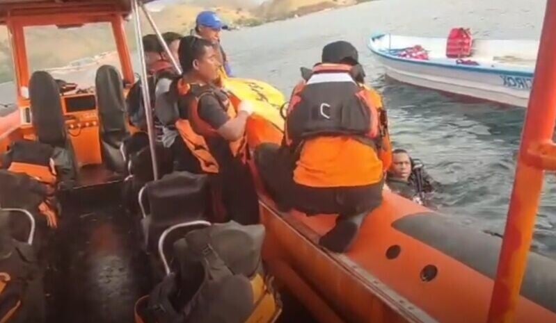 印尼警方表示,兩人下水時「未穿救生衣也無人監管」。(IG)