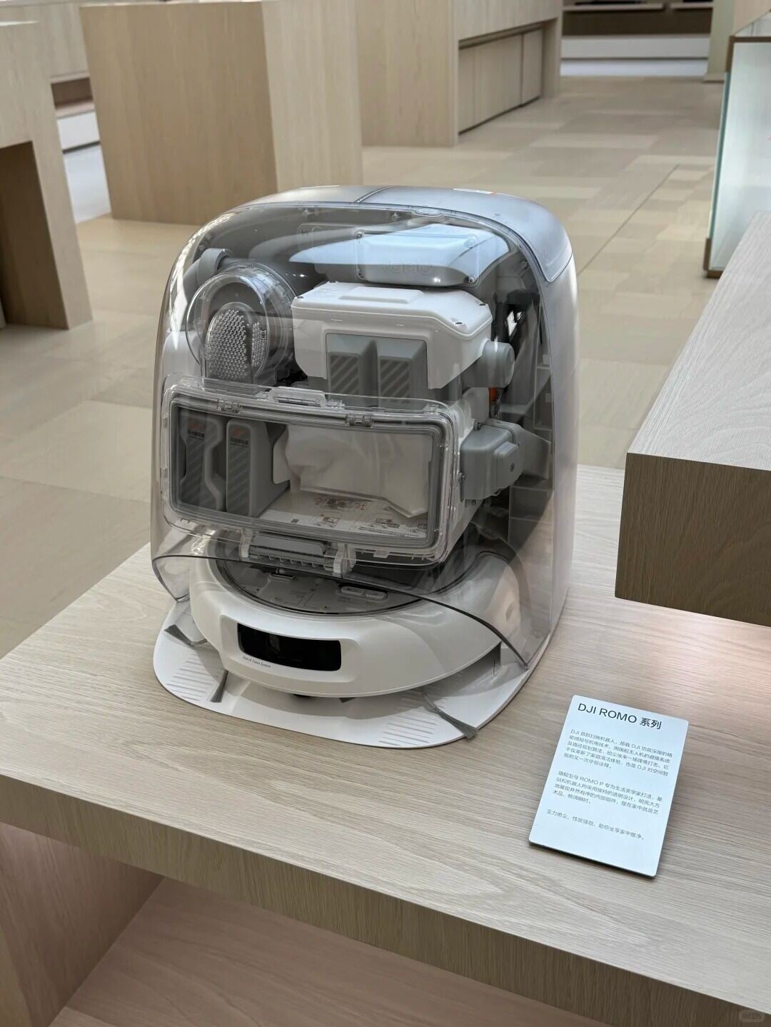 大疆深圳總部訪客中心內的產品,不少都呈現產品的內部面貌,喜歡科技的小朋友能直觀看到當中細節。(圖片來源:誰是小胖咪@小紅書)
