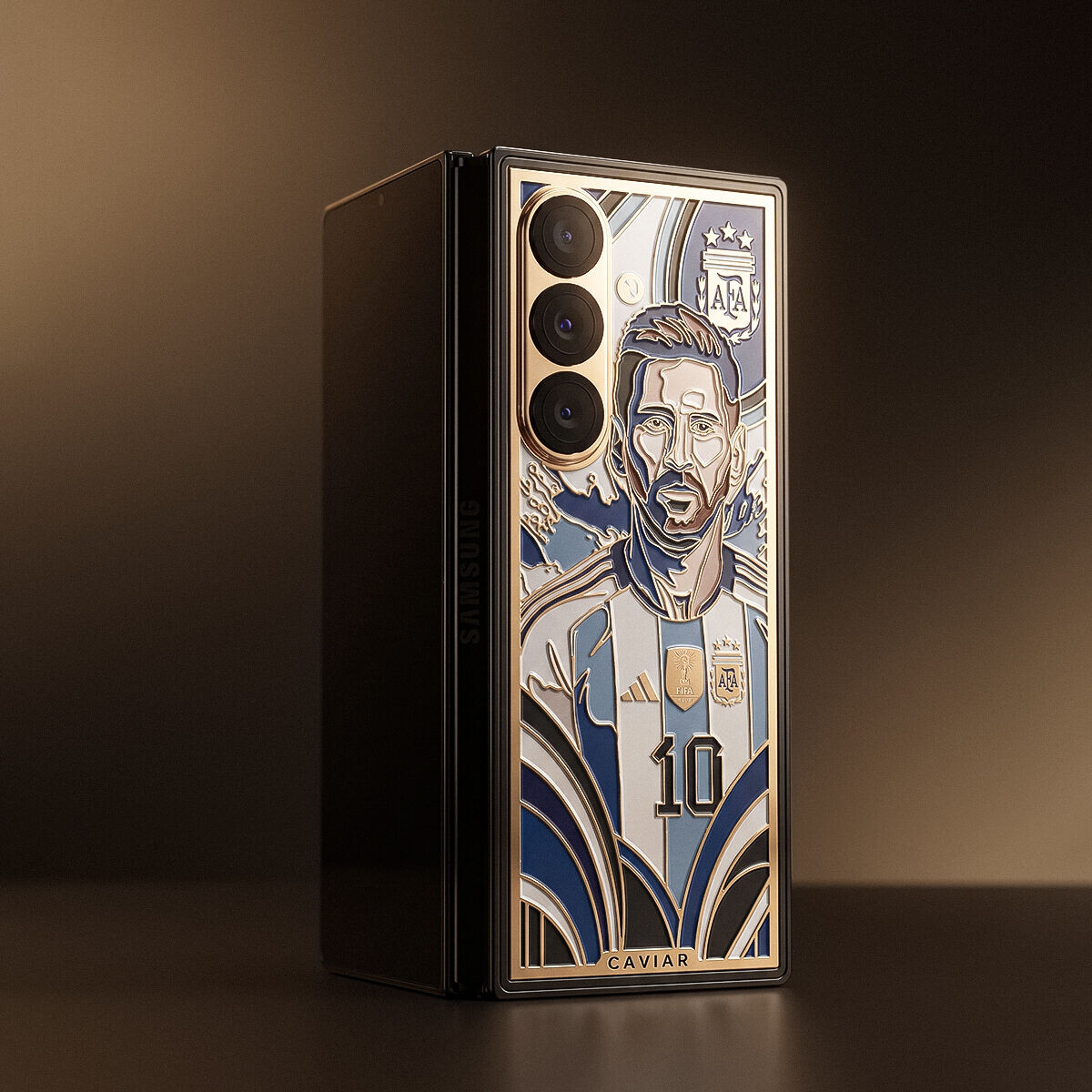 Caviar公布,推出全新限量版「Legends」系列特製手機,向兩位「球王」致敬。(Caviar網站截圖)