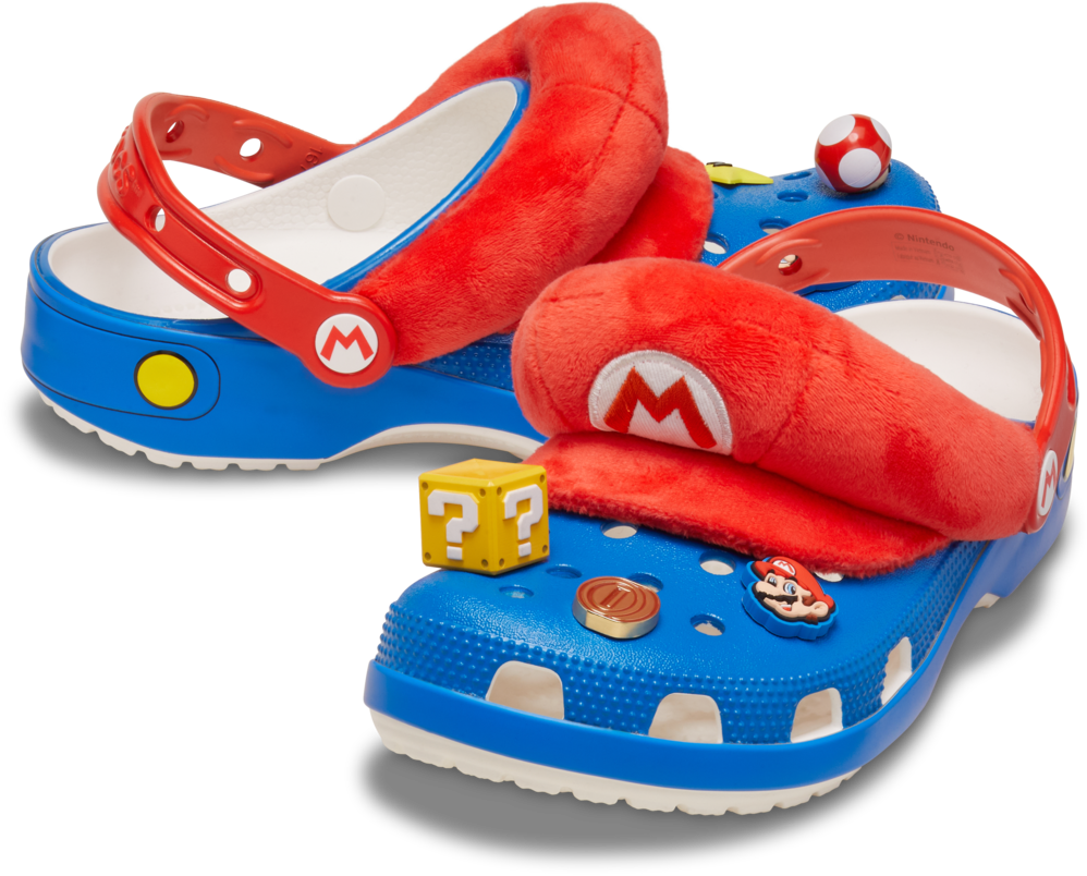Mario Classic Clog: 鞋面飾有Mario招牌紅色帽子,鞋跟處亦加上角色工作服上的黃色鈕扣,精巧地還原經典的遊戲元素。這款充滿趣味與活力鞋履提供男女通用尺碼,並搭配6款獨家專屬Jibbitz,適合所有年齡層的粉絲,一同展現對Mario的熱愛吧!