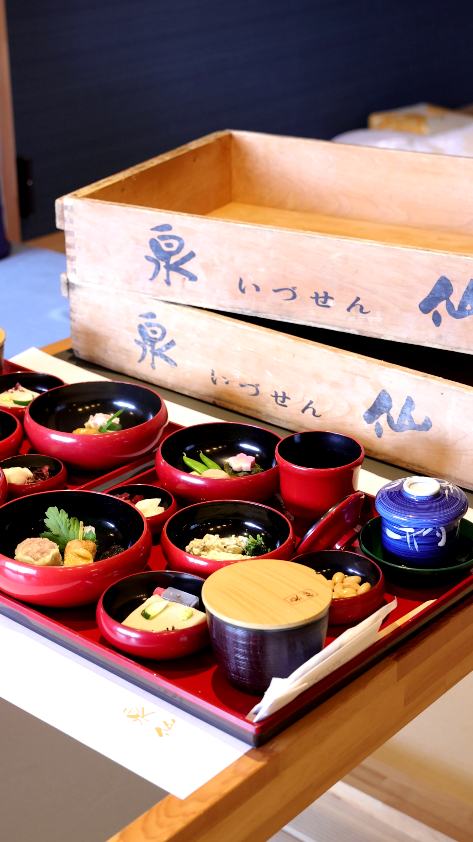 與當地150年歷史老字號「泉仙」 合作。