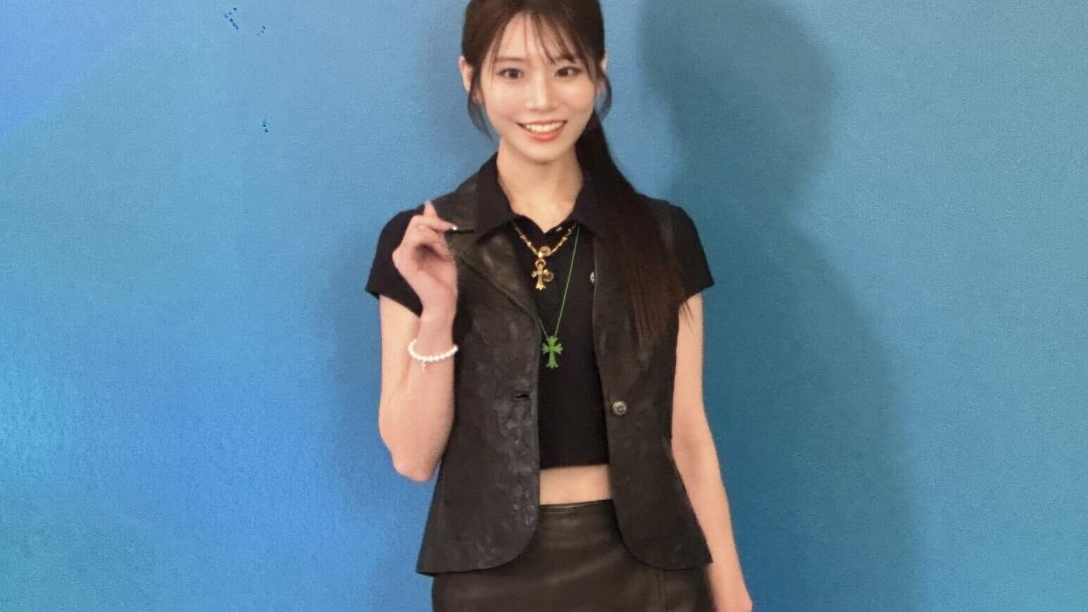 日本人氣女星河北彩花以一身價值千萬的暗黑造型亮相。（圖／記者 伍映澄 攝）