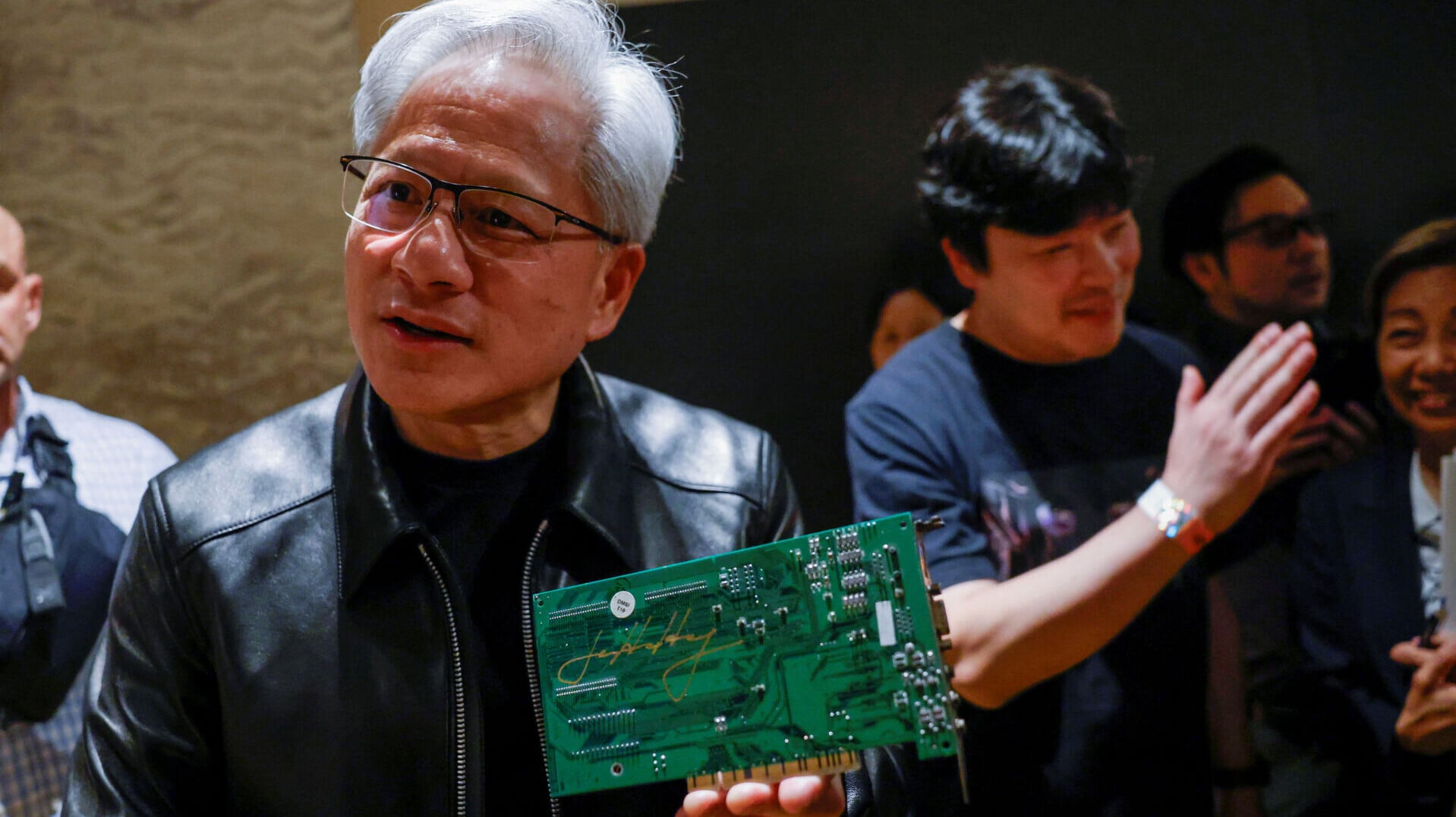 蘇富比拍賣黃仁勳「招牌皮褸」。(資料圖片/路透社)