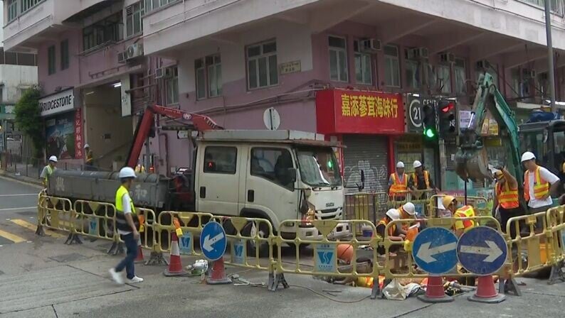 水務署：完成緊急水管維修工程，筲箕灣一帶6時起陸續恢復食水供應。(有線新聞截圖)