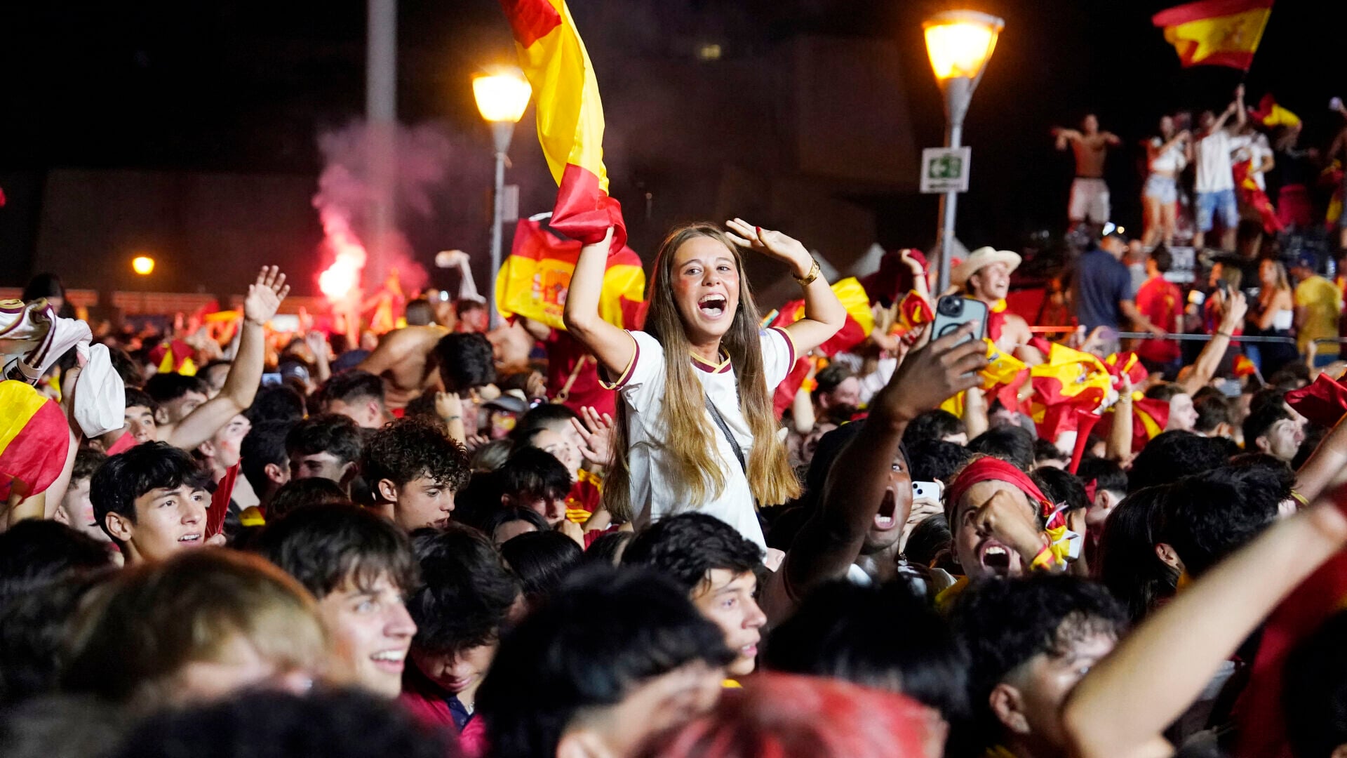 2026 07 19T230655Z 1253170741 UP1EM7J1S7HKJ RTRMADP 3 SOCCER WORLDCUP ESP ARG FANS MADRID