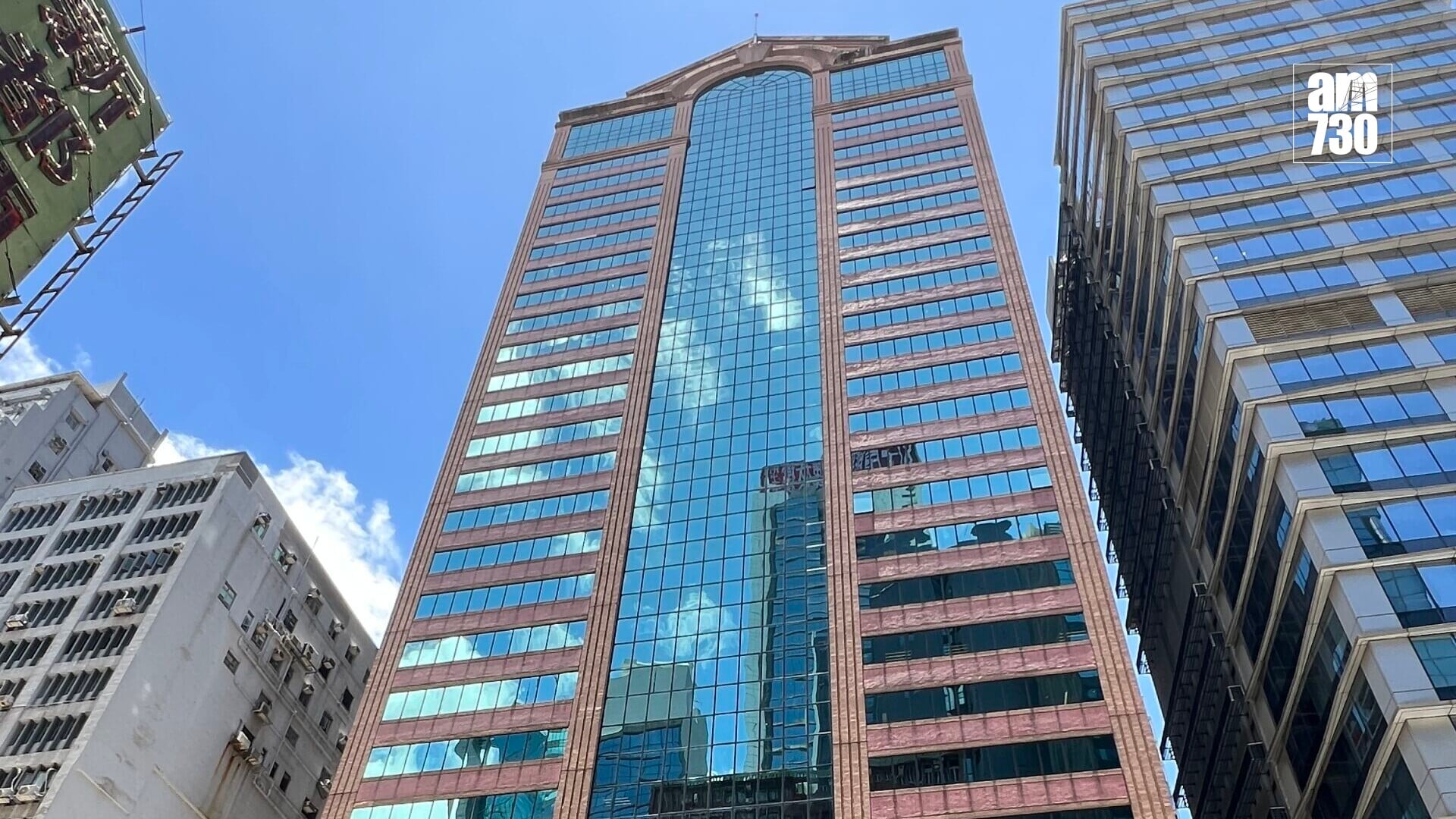 CNT Tower Building Photo