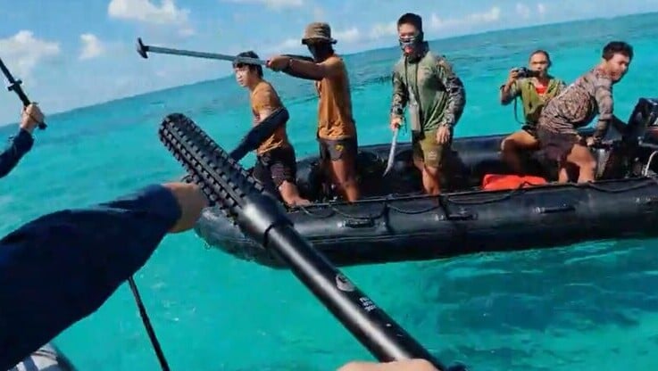 菲律賓指控中國海警棍毆水兵，中國海警斥歪曲事實。(X)