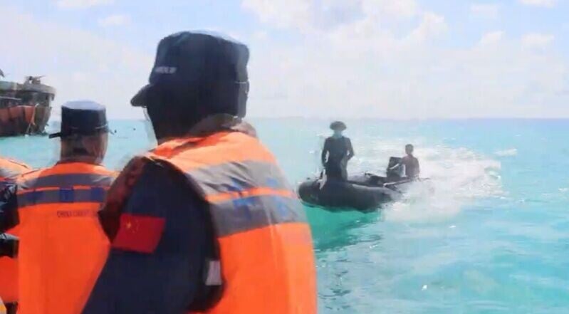 中國海警局亦公開事發影片反駁,是菲律賓人員先動手。(X)