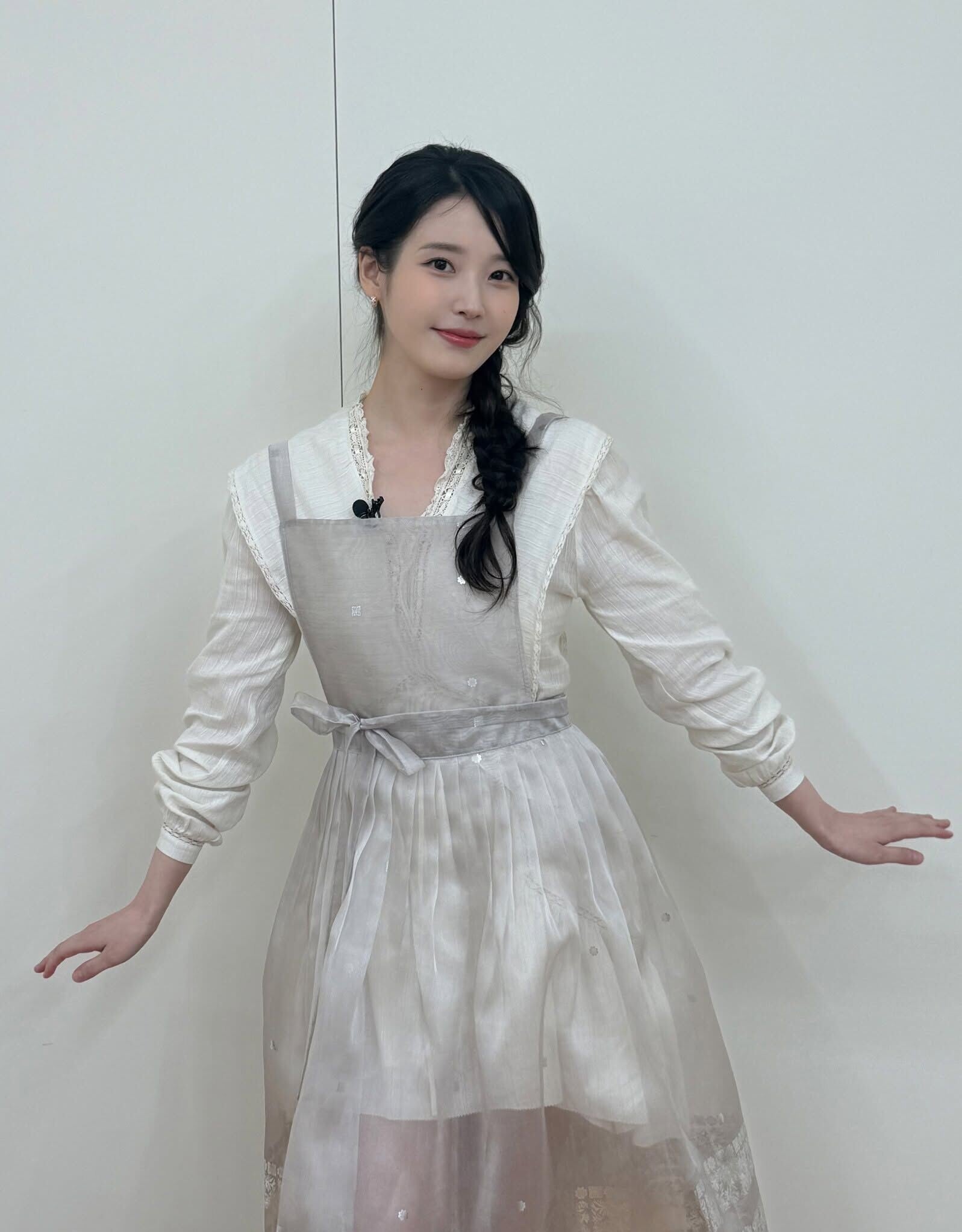 IU(李知恩)宣布9月演唱會延期,因為耳咽管開放症惡化向支持者致歉
